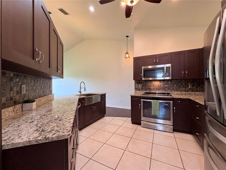 Active With Contract: $248,900 (2 beds, 2 baths, 1346 Square Feet)