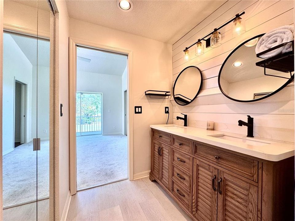 Active With Contract: $248,900 (2 beds, 2 baths, 1346 Square Feet)