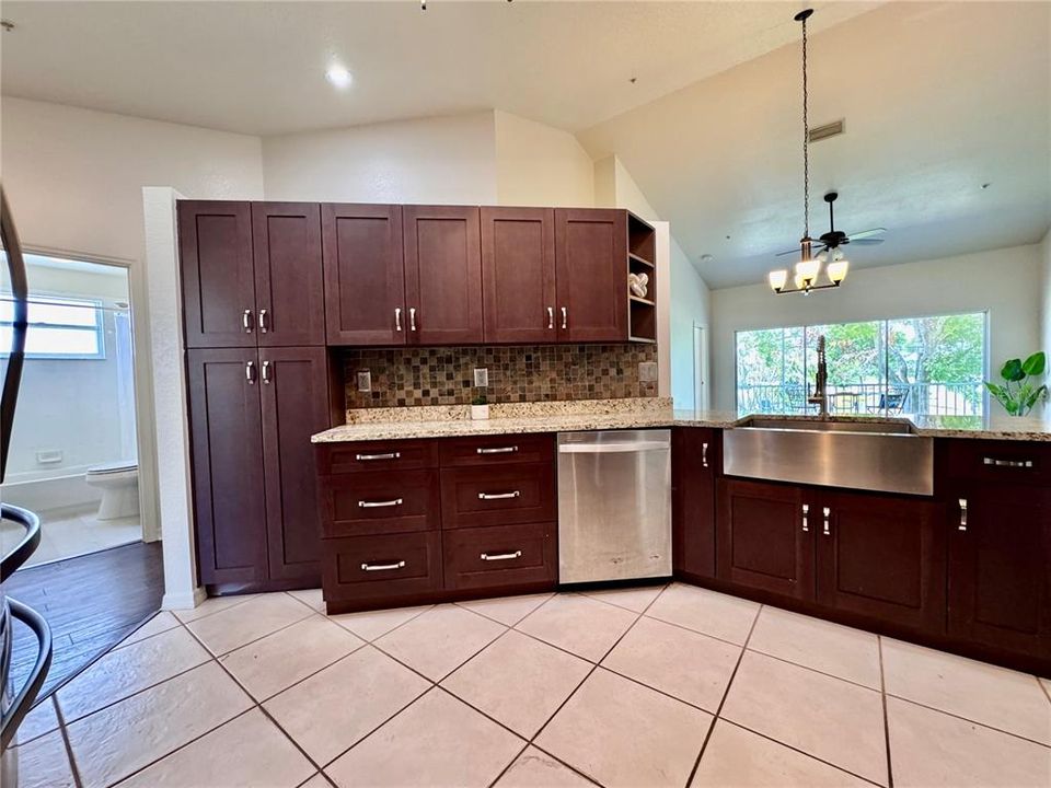 Active With Contract: $248,900 (2 beds, 2 baths, 1346 Square Feet)