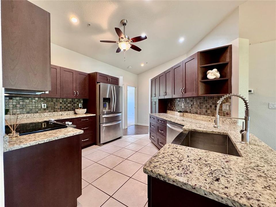 Active With Contract: $248,900 (2 beds, 2 baths, 1346 Square Feet)