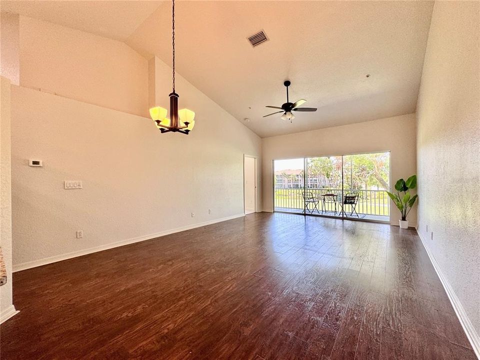 Active With Contract: $248,900 (2 beds, 2 baths, 1346 Square Feet)