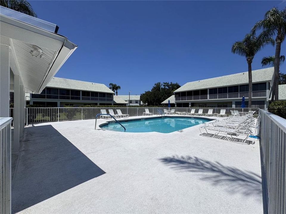 Active With Contract: $248,900 (2 beds, 2 baths, 1346 Square Feet)