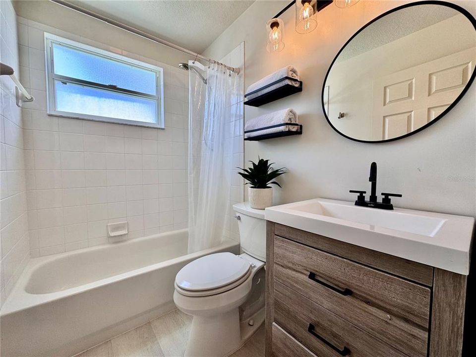 Active With Contract: $248,900 (2 beds, 2 baths, 1346 Square Feet)