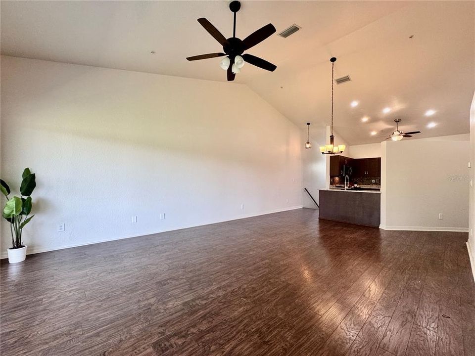 Active With Contract: $248,900 (2 beds, 2 baths, 1346 Square Feet)