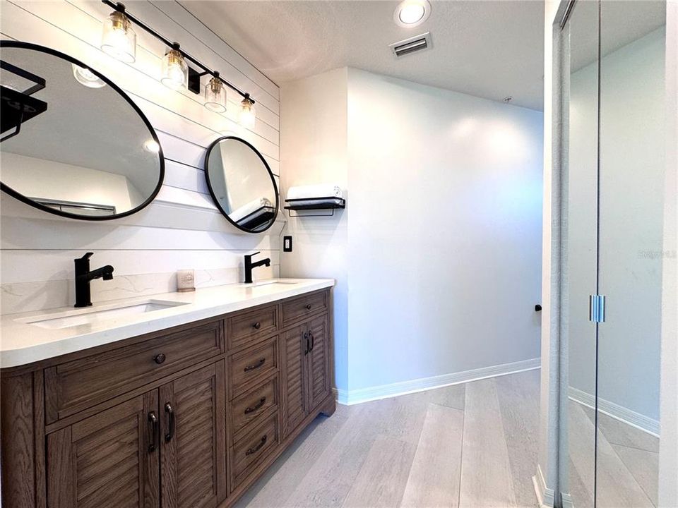 Active With Contract: $248,900 (2 beds, 2 baths, 1346 Square Feet)