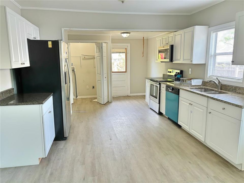 На продажу: $210,000 (3 спален, 2 ванн, 1296 Квадратных фут)