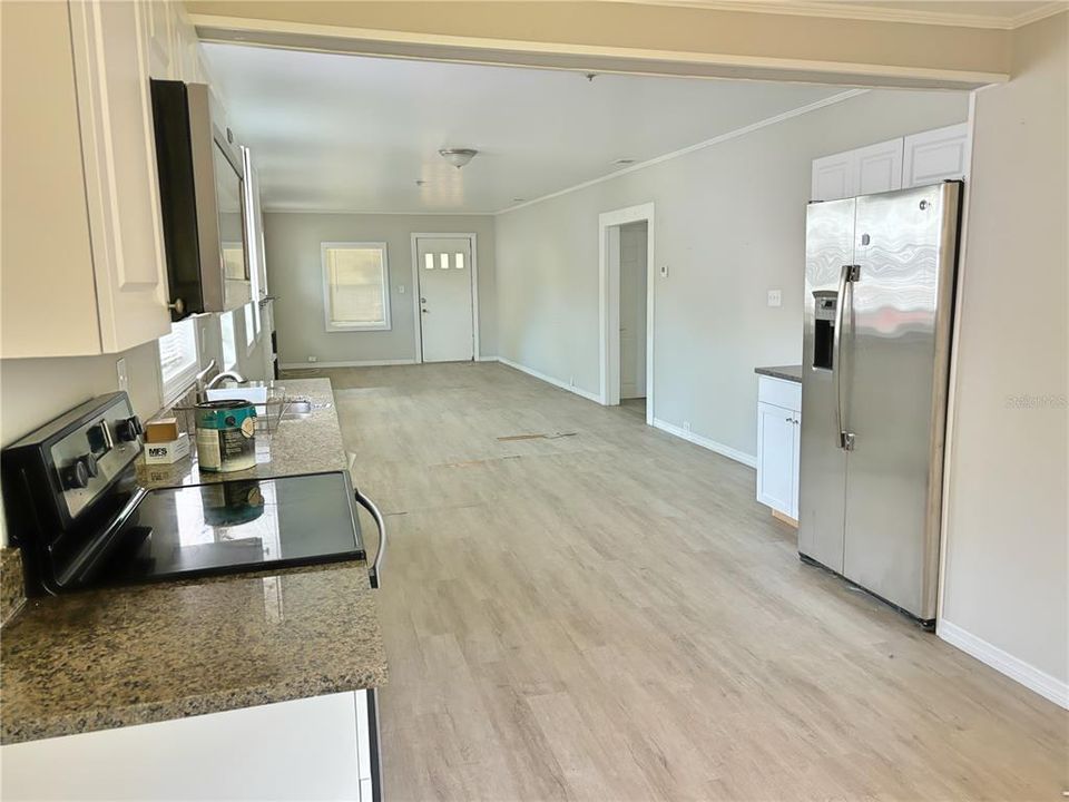 На продажу: $210,000 (3 спален, 2 ванн, 1296 Квадратных фут)