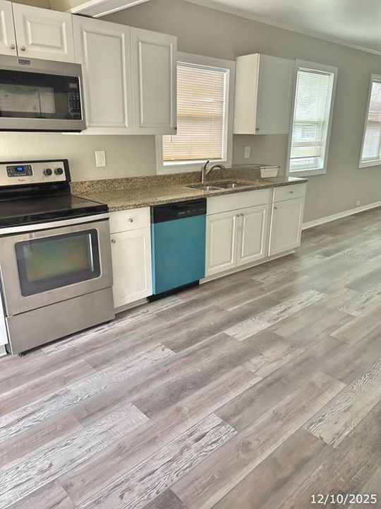 На продажу: $210,000 (3 спален, 2 ванн, 1296 Квадратных фут)