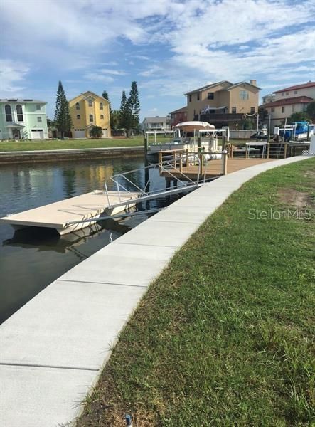 待售: $399,975 (0.17 acres)