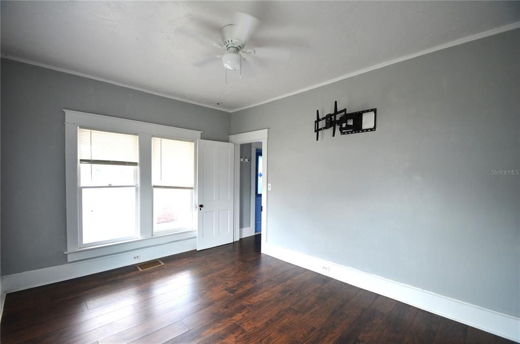 待售: $199,700 (4 贝兹, 2 浴室, 1848 平方英尺)