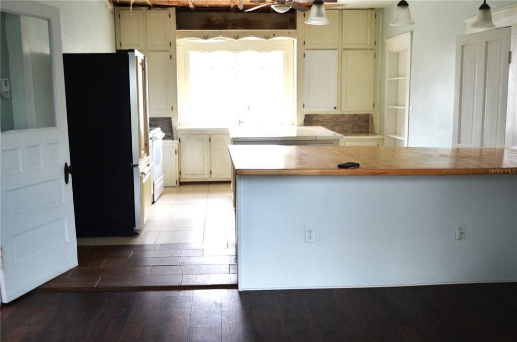 待售: $199,700 (4 贝兹, 2 浴室, 1848 平方英尺)