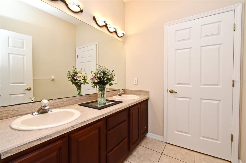 待售: $884,000 (4 贝兹, 4 浴室, 2740 平方英尺)