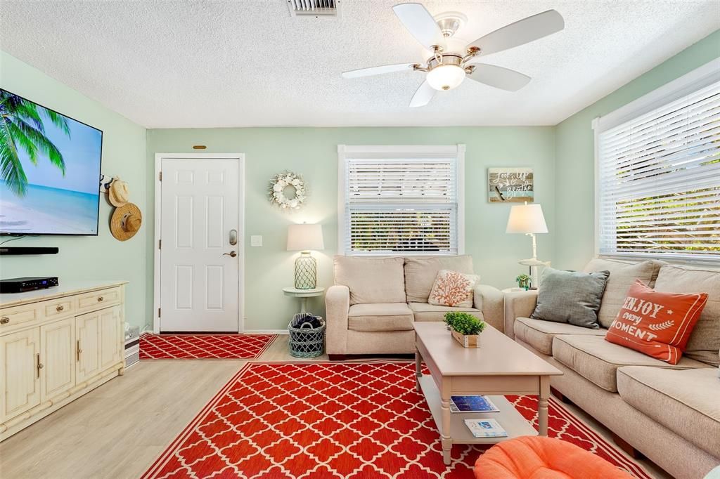 На продажу: $775,000 (2 спален, 2 ванн, 866 Квадратных фут)