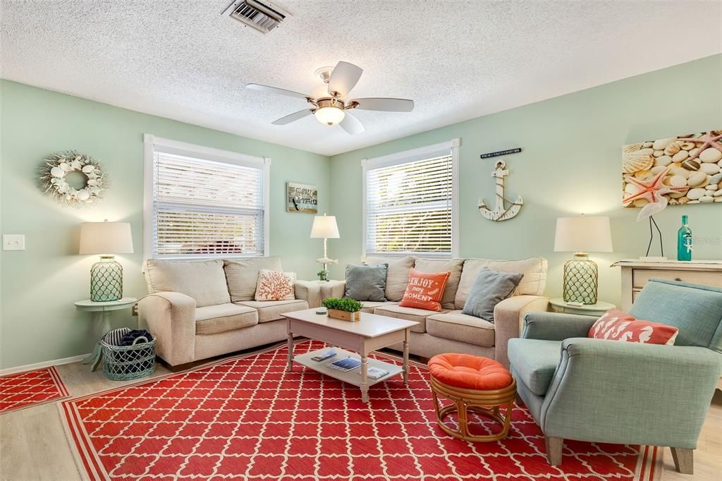 На продажу: $775,000 (2 спален, 2 ванн, 866 Квадратных фут)