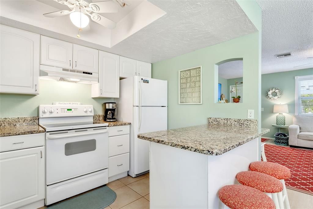 На продажу: $775,000 (2 спален, 2 ванн, 866 Квадратных фут)