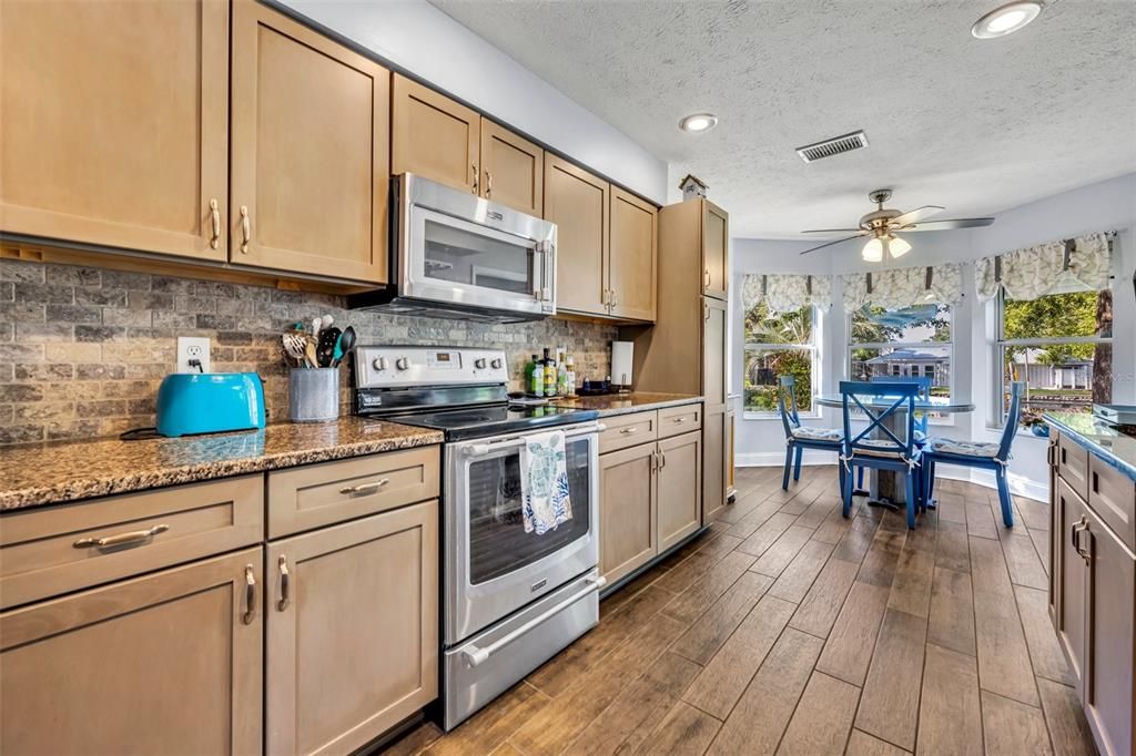 На продажу: $625,000 (3 спален, 2 ванн, 1921 Квадратных фут)