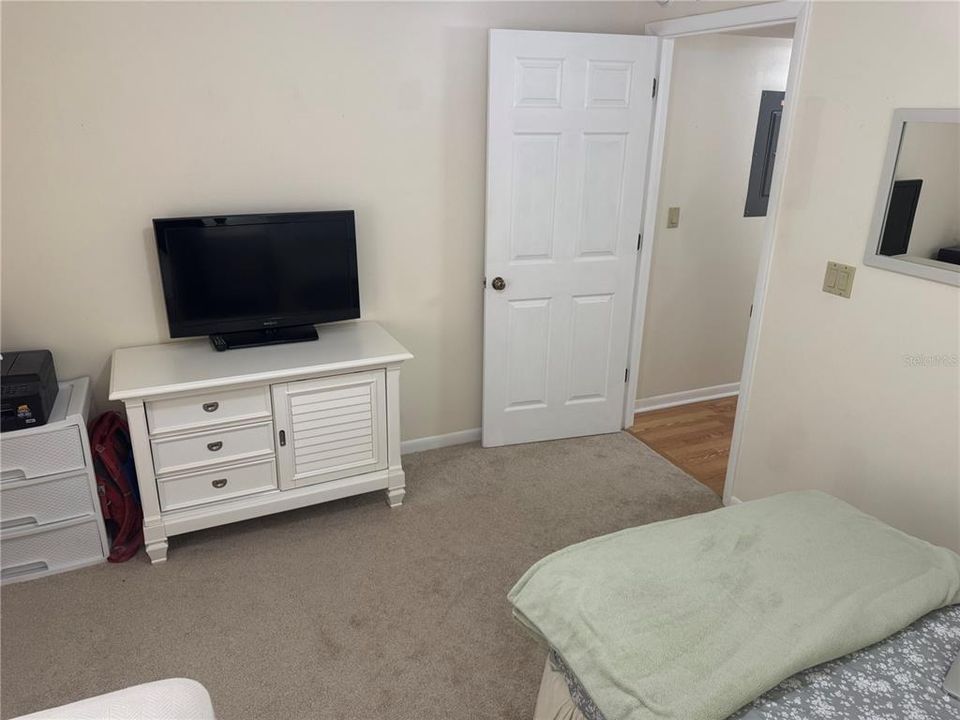 For Sale: $124,900 (2 beds, 2 baths, 1098 Square Feet)