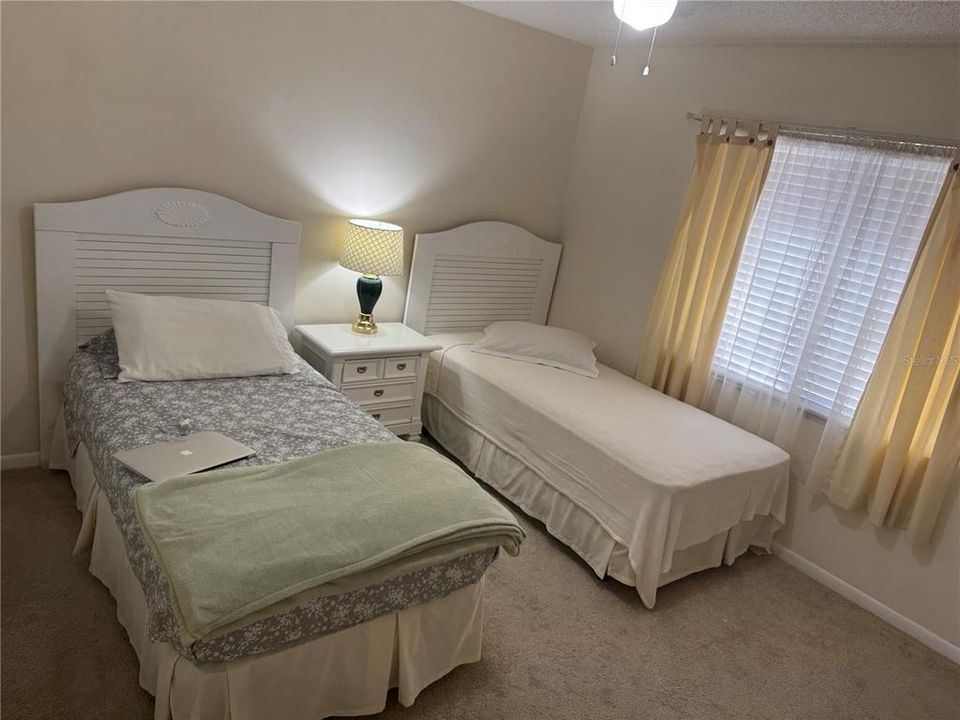 For Sale: $124,900 (2 beds, 2 baths, 1098 Square Feet)