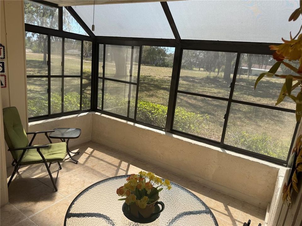 For Sale: $124,900 (2 beds, 2 baths, 1098 Square Feet)