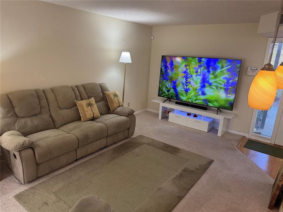 For Sale: $124,900 (2 beds, 2 baths, 1098 Square Feet)