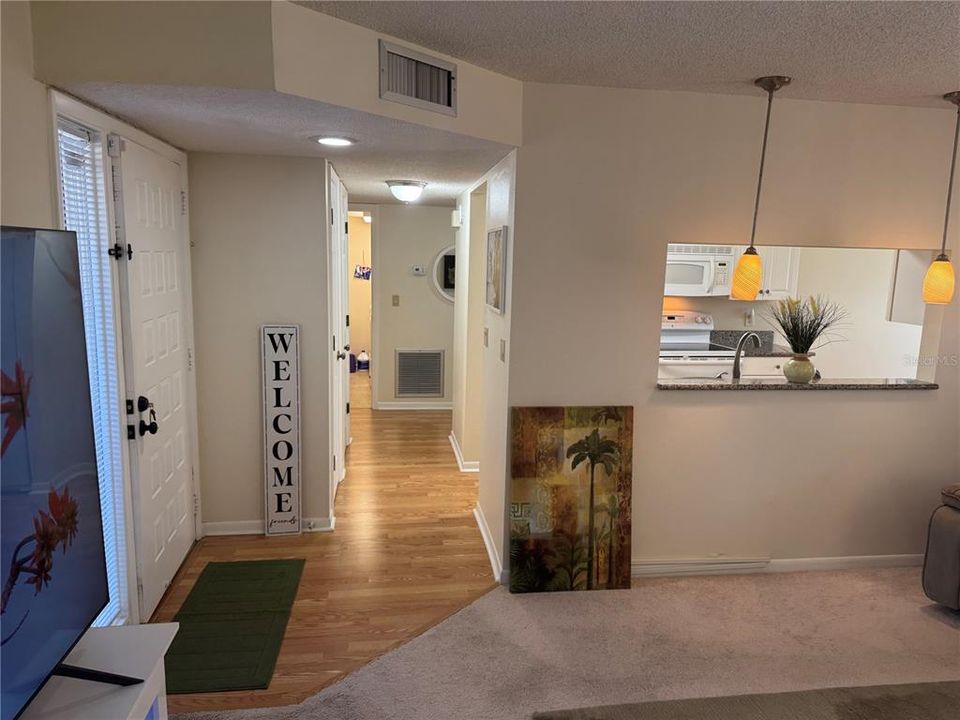 For Sale: $124,900 (2 beds, 2 baths, 1098 Square Feet)