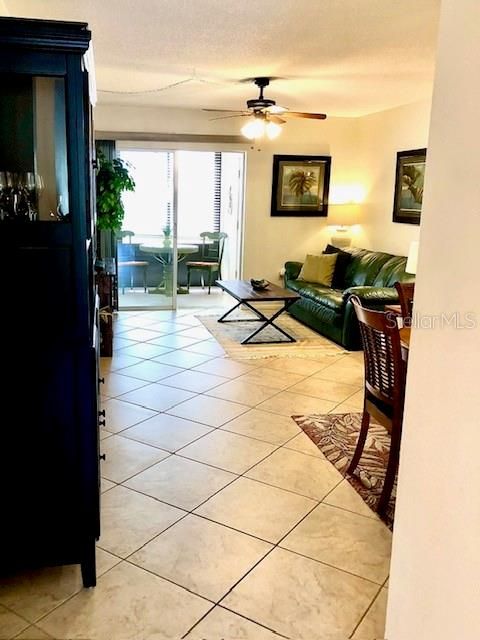 出租: $1,600 (2 贝兹, 2 浴室, 864 平方英尺)