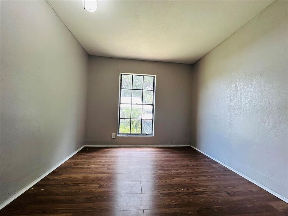 For Sale: $99,500 (3 beds, 1 baths, 936 Square Feet)