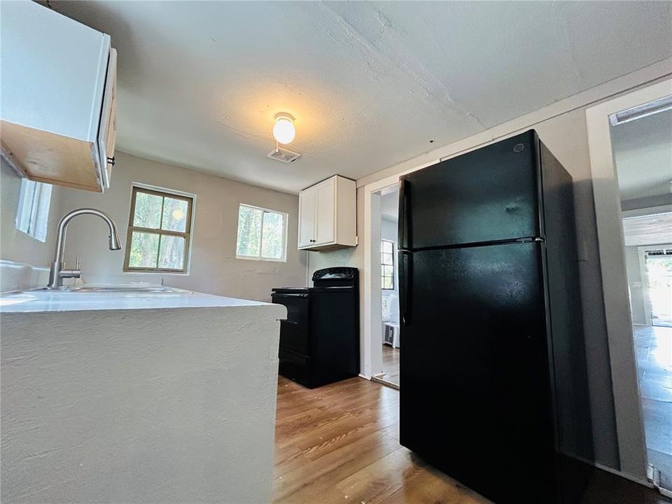 For Sale: $99,500 (3 beds, 1 baths, 936 Square Feet)