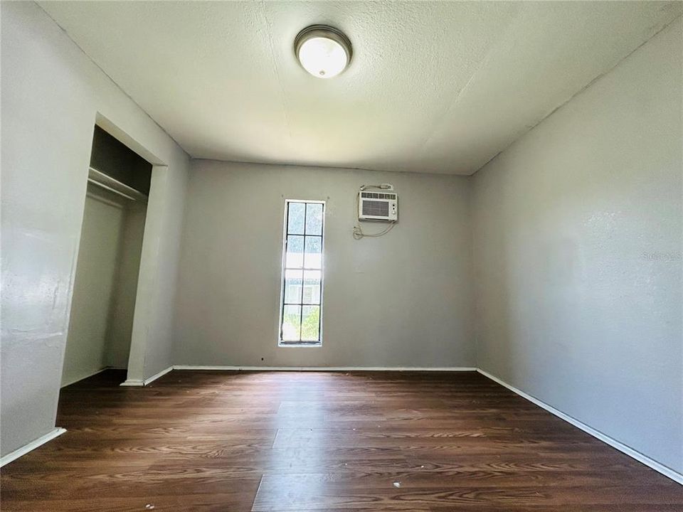 For Sale: $99,500 (3 beds, 1 baths, 936 Square Feet)