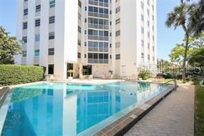 Active With Contract: $3,150 (2 beds, 2 baths, 1424 Square Feet)