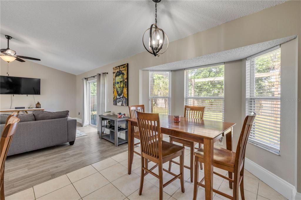 待售: $325,000 (3 贝兹, 2 浴室, 1404 平方英尺)