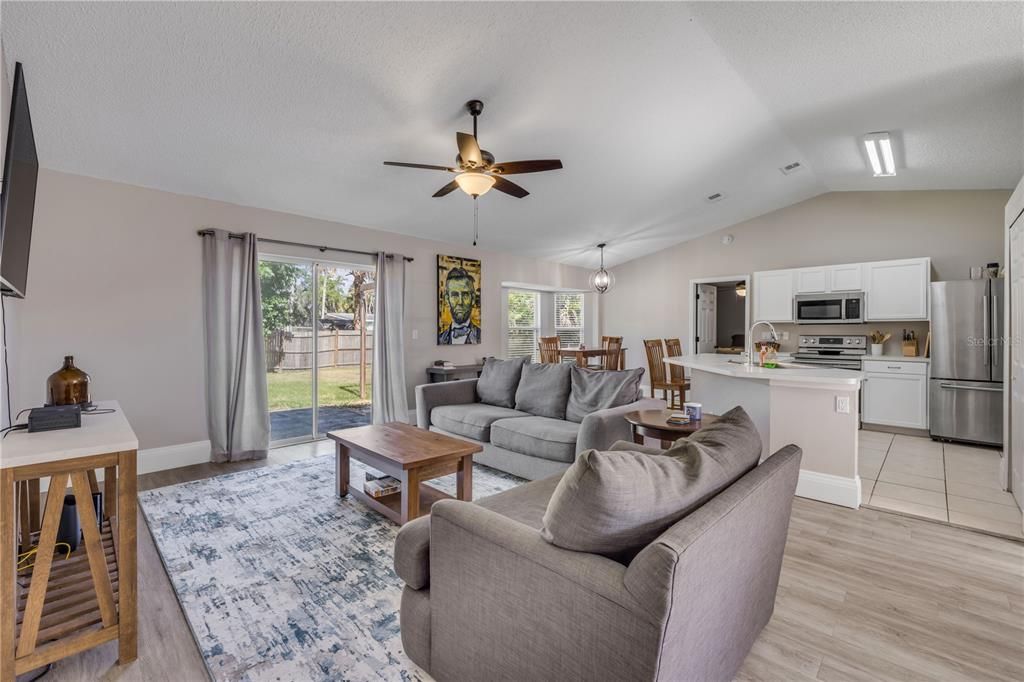 待售: $325,000 (3 贝兹, 2 浴室, 1404 平方英尺)