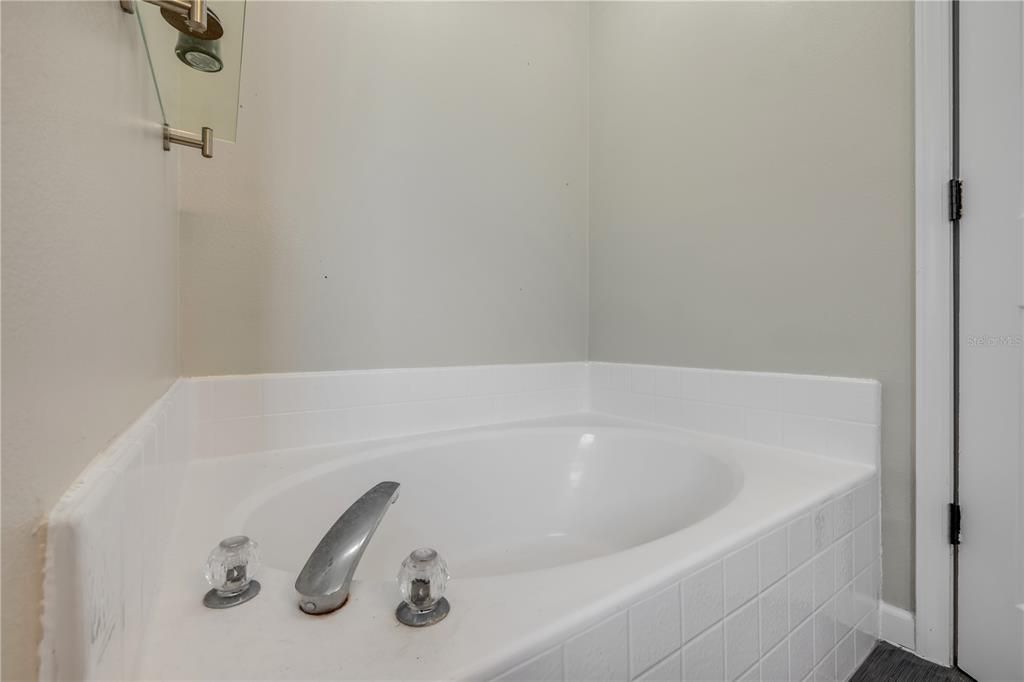 待售: $325,000 (3 贝兹, 2 浴室, 1404 平方英尺)