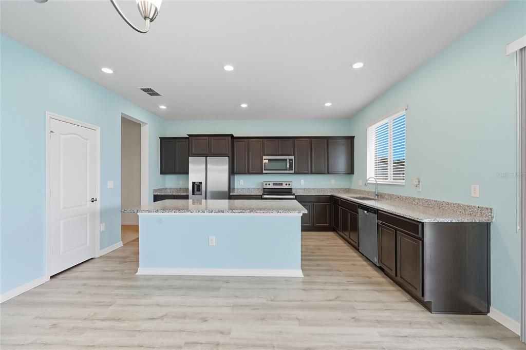 En Venta: $562,000 (5 camas, 3 baños, 3530 Pies cuadrados)