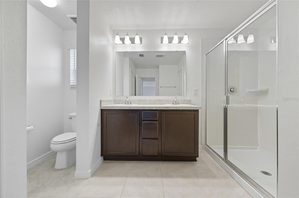 En Venta: $562,000 (5 camas, 3 baños, 3530 Pies cuadrados)