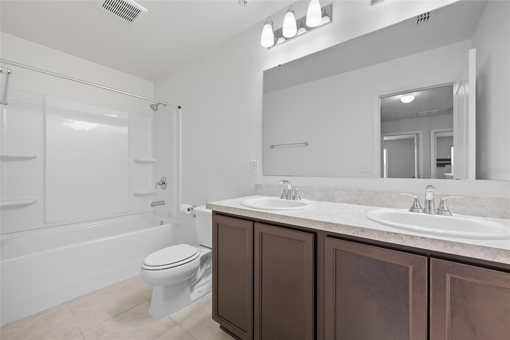 En Venta: $562,000 (5 camas, 3 baños, 3530 Pies cuadrados)