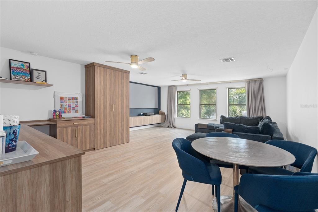 En Venta: $1,399,000 (5 camas, 3 baños, 3815 Pies cuadrados)