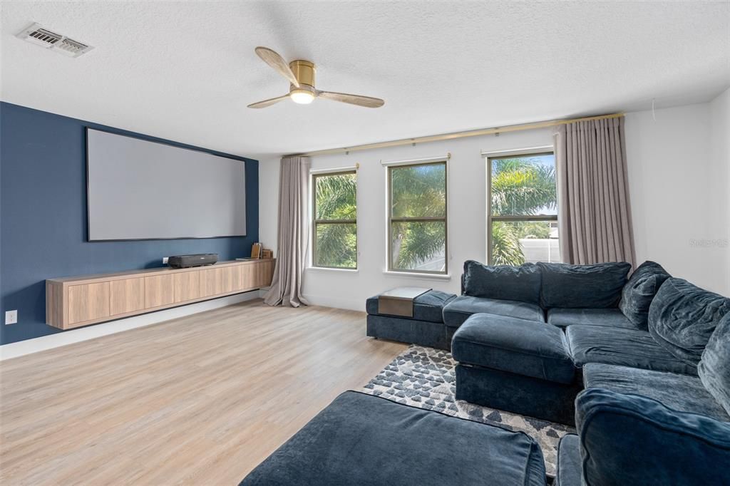 En Venta: $1,399,000 (5 camas, 3 baños, 3815 Pies cuadrados)