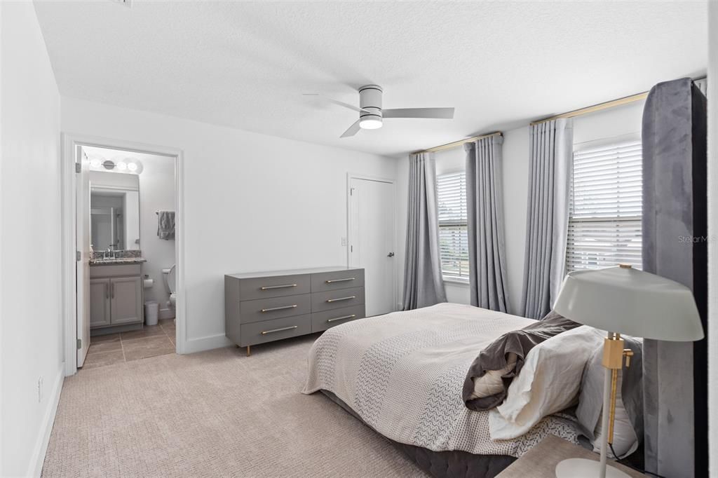 En Venta: $1,399,000 (5 camas, 3 baños, 3815 Pies cuadrados)