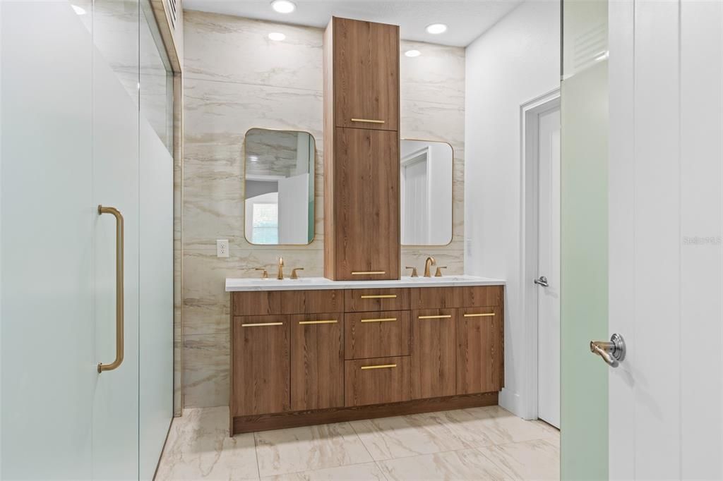 En Venta: $1,399,000 (5 camas, 3 baños, 3815 Pies cuadrados)