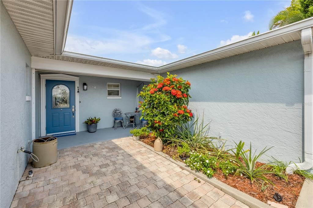 For Sale: $1,999,999 (3 beds, 3 baths, 2400 Square Feet)