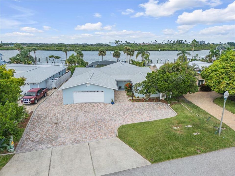 For Sale: $1,999,999 (3 beds, 3 baths, 2400 Square Feet)