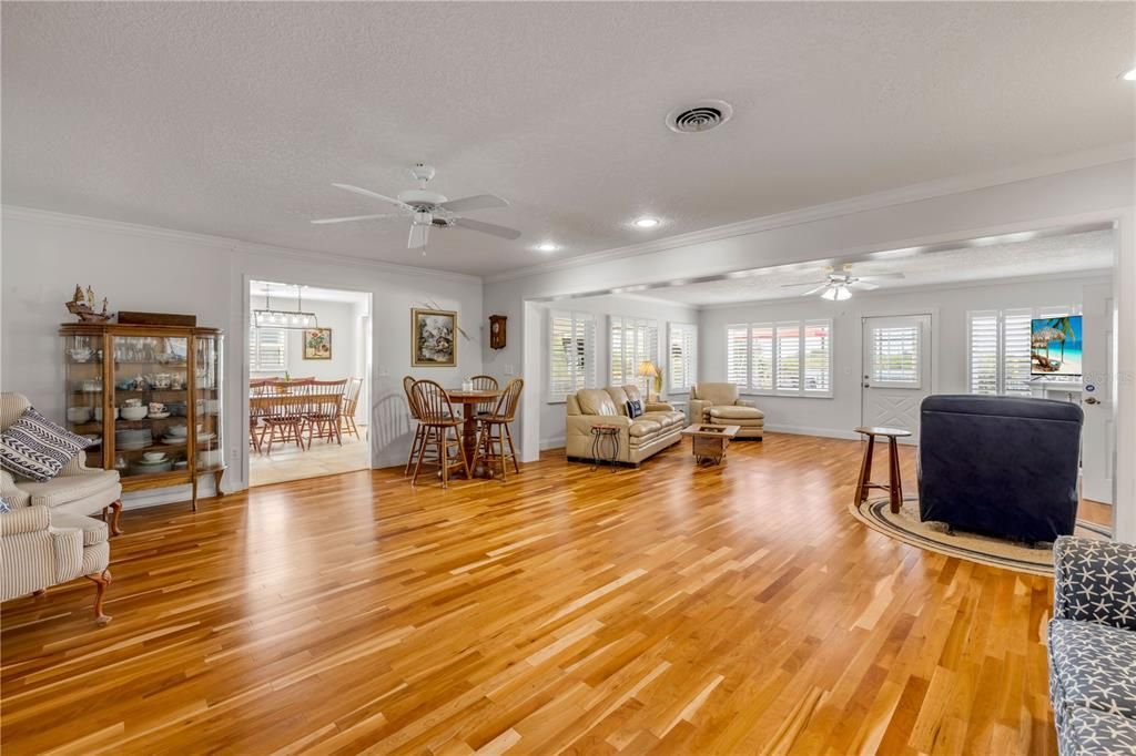 For Sale: $1,999,999 (3 beds, 3 baths, 2400 Square Feet)