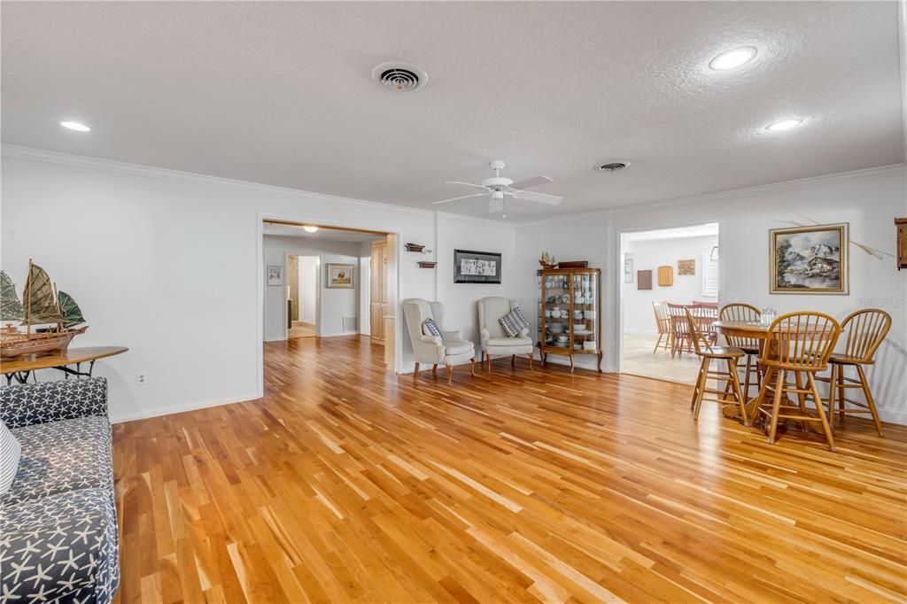 For Sale: $1,999,999 (3 beds, 3 baths, 2400 Square Feet)