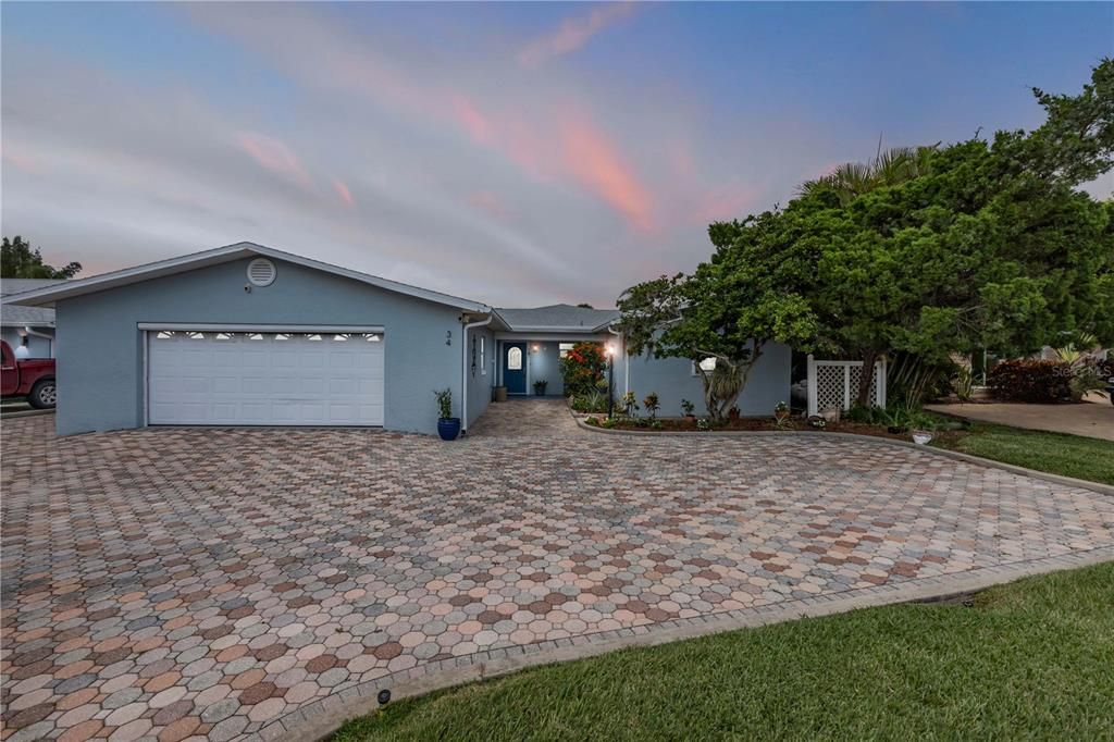 For Sale: $1,999,999 (3 beds, 3 baths, 2400 Square Feet)