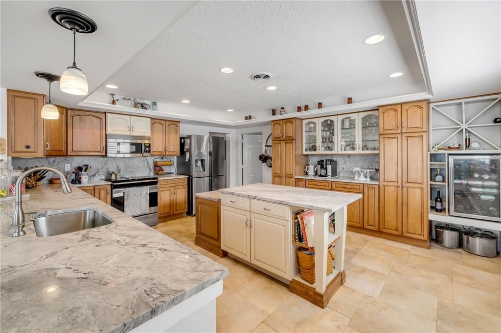 For Sale: $1,999,999 (3 beds, 3 baths, 2400 Square Feet)