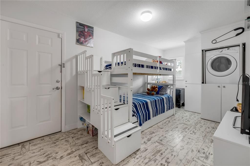 For Sale: $1,999,999 (3 beds, 3 baths, 2400 Square Feet)