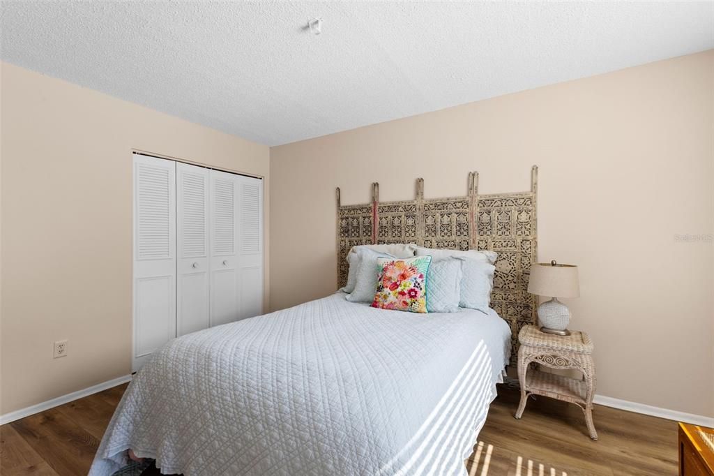 合同活跃: $122,900 (1 贝兹, 1 浴室, 669 平方英尺)