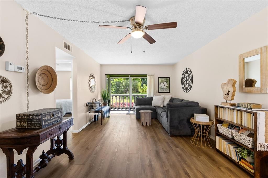 合同活跃: $122,900 (1 贝兹, 1 浴室, 669 平方英尺)