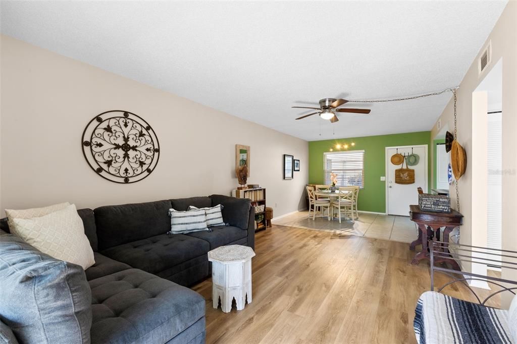 合同活跃: $122,900 (1 贝兹, 1 浴室, 669 平方英尺)